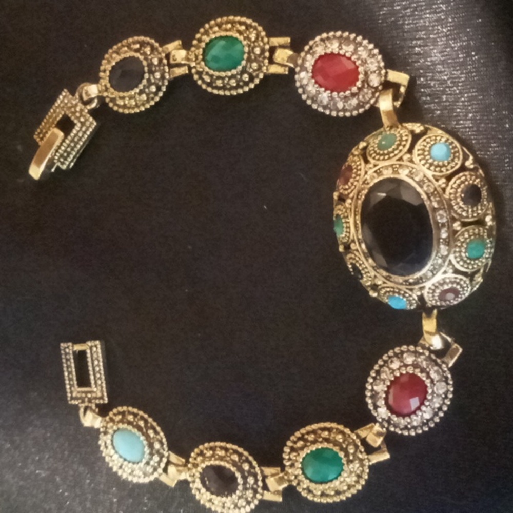 Vintage style Gold wash, Crystals and simulated crystal cut gem bracelet sz8.5